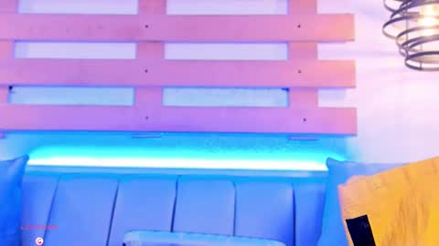 Ari  online show from 10-28-25, 01:25