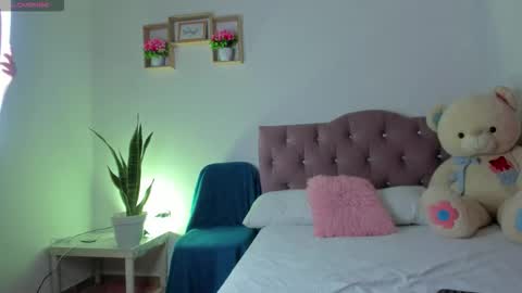 Snapshot of arianna_cute7 chatting on 11-17-25, 01:00 Arianna online show from 11-17-25, 01:00