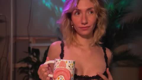 Olivka online show from 10-26-25, 05:46