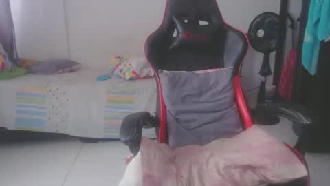 ariannaloovel online show from 04-18-26, 07:07