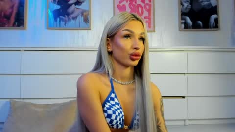 Snapshot of ariannaxo_ chatting on 05-10-26, 07:02 Arianna online show from 05-10-26, 07:02