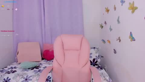 Snapshot of ariannna08_ chatting on 12-17-24, 07:29 ariannna08_ online show from 12-17-24, 07:29