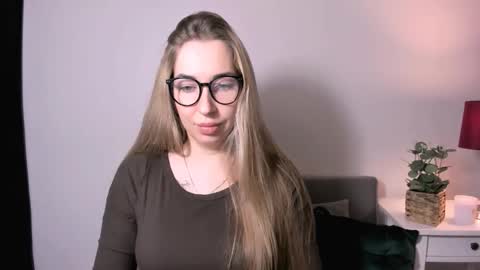 Snapshot of ariaswan chatting on 01-14-26, 12:11 Aria online show from 01-14-26, 12:11