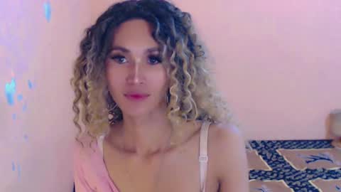 Snapshot of ariba_aribats chatting on 12-23-24, 05:17 VAL online show from 12-23-24, 05:17