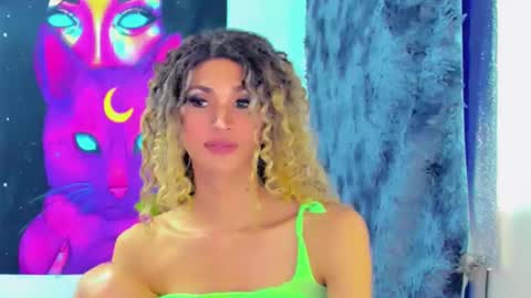 Snapshot of ariba_aribats chatting on 02-25-25, 02:58 VAL online show from 02-25-25, 02:58