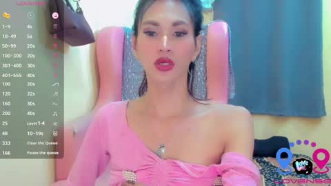 Snapshot of ariba_aribats chatting on 12-17-25, 02:06 VAL online show from 12-17-25, 02:06