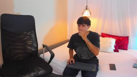Snapshot of ariblake chatting on 06-10-26, 06:29 Ari and Aiden online show from 06-10-26, 06:29
