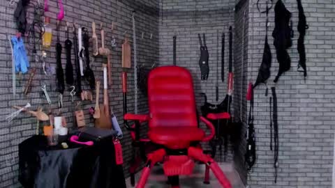 Snapshot of ariel_bdsm chatting on 03-10-26, 05:01 Ariel online show from 03-10-26, 05:01