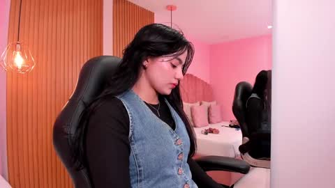 Ariel online show from 01-21-25, 05:09