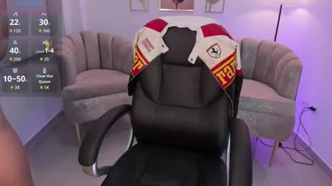 Snapshot of ariel_laurentt chatting on 12-19-25, 05:36 ariel online show from 12-19-25, 05:36