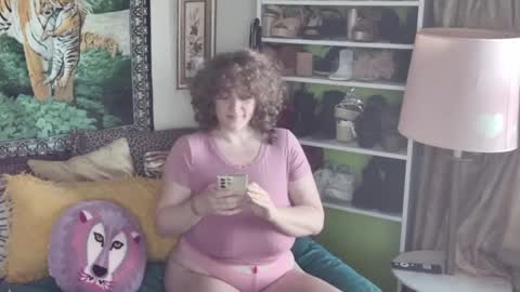 Snapshot of arielabai chatting on 10-14-25, 06:42 Arielle Ari online show from 10-14-25, 06:42