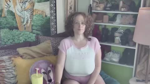 Snapshot of arielabai chatting on 10-16-25, 05:36 Arielle Ari online show from 10-16-25, 05:36