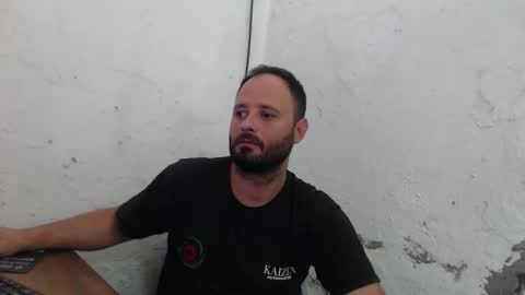 Snapshot of arield85 chatting on 12-17-25, 04:46 Ariel online show from 12-17-25, 04:46