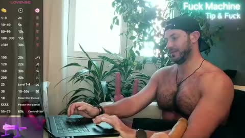 Snapshot of arielenbsas chatting on 06-25-26, 12:09 Ariel online show from 06-25-26, 12:09