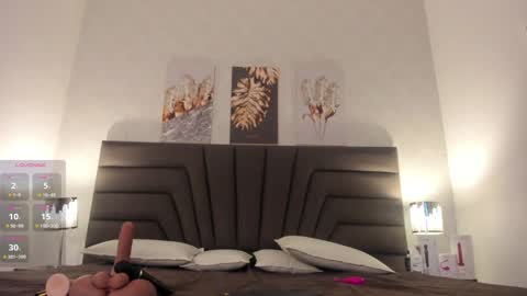 Snapshot of arielsexhot chatting on 12-21-24, 06:52 Ariel online show from 12-21-24, 06:52