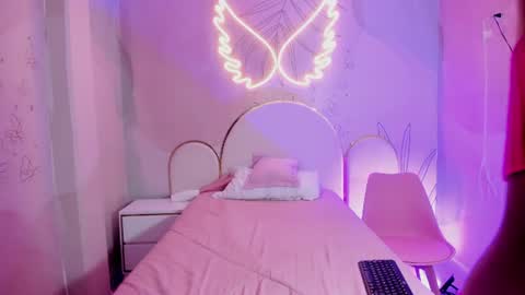 Snapshot of arietta_skinny chatting on 07-16-26, 04:57 Arietta online show from 07-16-26, 04:57