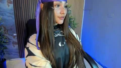 Snapshot of arigy_gomez chatting on 09-30-25, 09:42 Arigy Everyday From 1430 to 2130 Col Time online show from 09-30-25, 09:42