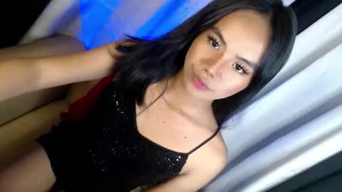 Snapshot of arilovesu chatting on 11-21-25, 10:47 hi follow me its ARI online show from 11-21-25, 10:47