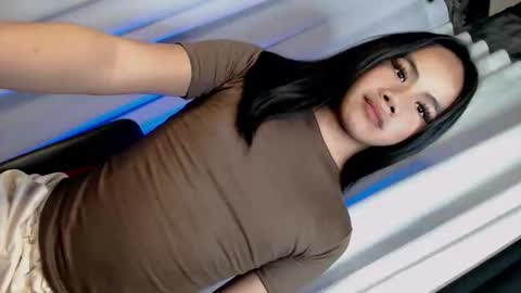 Snapshot of arilovesu chatting on 02-18-26, 10:22 hi follow me its ARI online show from 02-18-26, 10:22