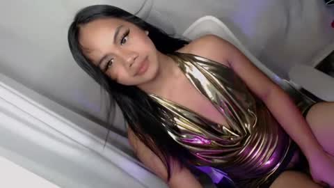 Snapshot of arilovesu chatting on 06-18-26, 11:47 hi follow me its ARI online show from 06-18-26, 11:47
