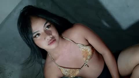 Snapshot of arilovesu chatting on 06-24-26, 06:18 hi follow me its ARI online show from 06-24-26, 06:18