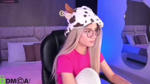 Ari  online show from 10-30-25, 12:01