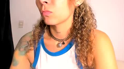 Snapshot of arisha_fox chatting on 12-09-24, 02:02 Erik online show from 12-09-24, 02:02