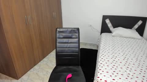 Snapshot of aristena_01 chatting on 02-28-25, 01:37 aristena_01 online show from 02-28-25, 01:37