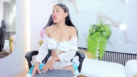 Snapshot of aristena_wow chatting on 07-12-26, 06:32 A R I S online show from 07-12-26, 06:32