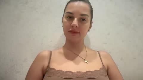 Snapshot of arivelle chatting on 11-19-25, 09:37 arivelle online show from 11-19-25, 09:37