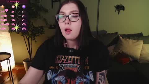 Snapshot of arizonaa_muse chatting on 12-05-24, 03:28 Astrid online show from 12-05-24, 03:28