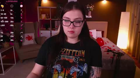 Snapshot of arizonaa_muse chatting on 02-12-25, 06:30 Astrid online show from 02-12-25, 06:30