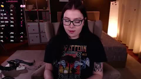 Snapshot of arizonaa_muse chatting on 02-21-25, 03:34 Astrid online show from 02-21-25, 03:34