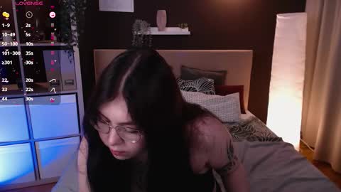 Snapshot of arizonaa_muse chatting on 09-11-25, 12:33 Astrid online show from 09-11-25, 12:33