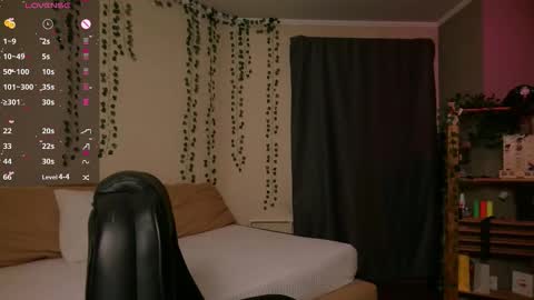 Snapshot of arizonaa_muse chatting on 10-11-25, 01:05 Astrid online show from 10-11-25, 01:05