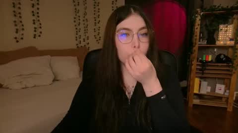 Snapshot of arizonaa_muse chatting on 10-20-25, 01:28 Astrid online show from 10-20-25, 01:28