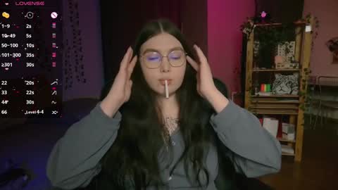 Snapshot of arizonaa_muse chatting on 04-24-26, 01:57 Astrid online show from 04-24-26, 01:57