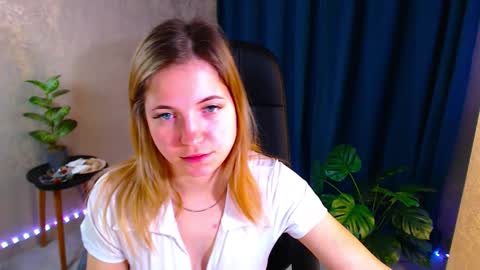 Snapshot of arlana_klart chatting on 10-21-25, 02:01 Arlana online show from 10-21-25, 02:01