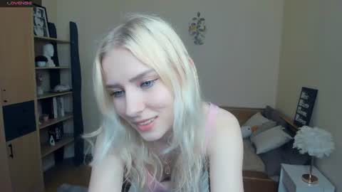 Snapshot of arlavitullo chatting on 07-15-26, 08:19 Emily online show from 07-15-26, 08:19