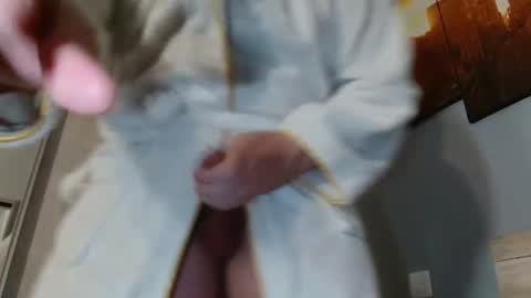 Snapshot of armytooo chatting on 10-31-25, 09:38 Matt Huge online show from 10-31-25, 09:38