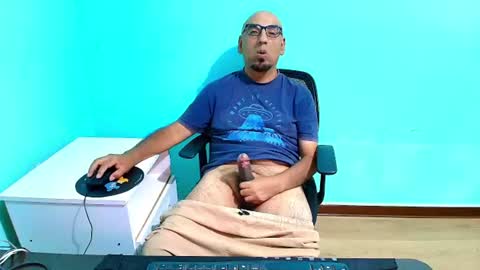 arnelux72 online show from 06-19-26, 06:29