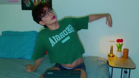 Snapshot of arnold_laurent chatting on 09-18-25, 07:32 Arnold online show from 09-18-25, 07:32