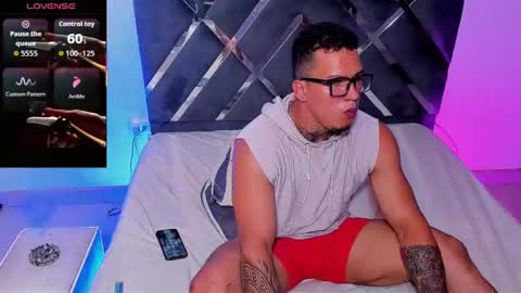 Snapshot of arnold_sexy_hot98 chatting on 09-15-25, 05:46 arnold sexy hot98 online show from 09-15-25, 05:46