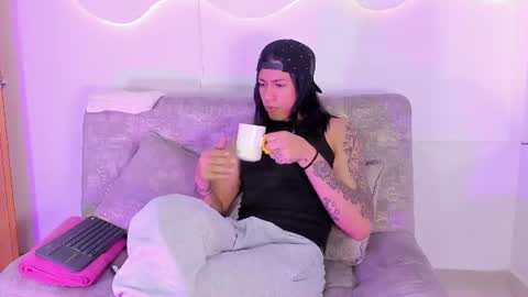 Snapshot of arohomlester_ chatting on 06-13-26, 01:31 ARON online show from 06-13-26, 01:31