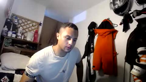 Snapshot of aron_12345 chatting on 11-02-25, 05:21 aron_12345 online show from 11-02-25, 05:21