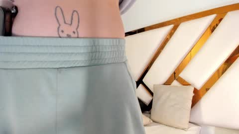 Aron cruz  online show from 04-01-26, 01:01