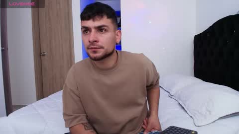 Snapshot of aron_santoro1 chatting on 02-19-26, 05:09 Aron Santoro online show from 02-19-26, 05:09