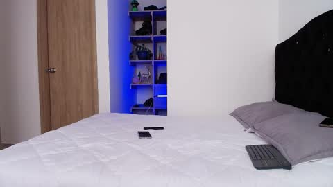 Snapshot of aron_santoro1 chatting on 02-20-26, 05:35 Aron Santoro online show from 02-20-26, 05:35