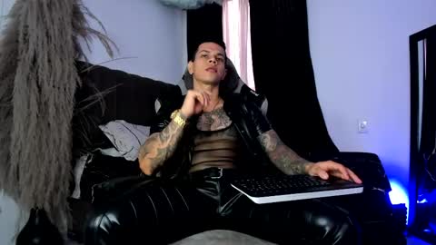 Snapshot of arondark chatting on 05-11-26, 04:04 DarkMaster online show from 05-11-26, 04:04