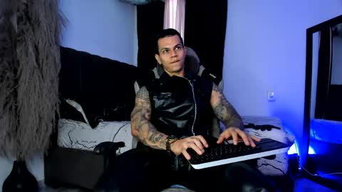 Snapshot of arondark chatting on 05-29-26, 08:29 DarkMaster online show from 05-29-26, 08:29